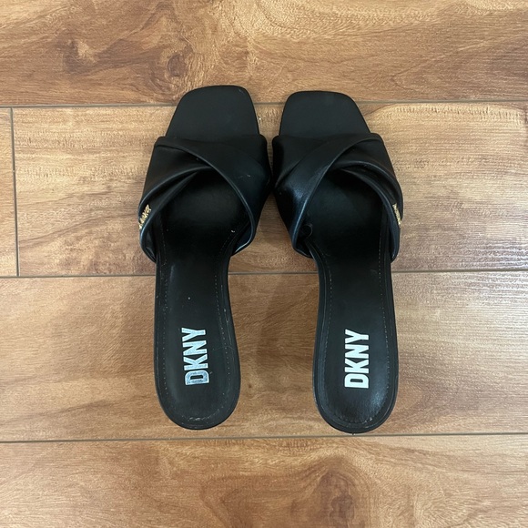 Heels - Picture 2 of 3